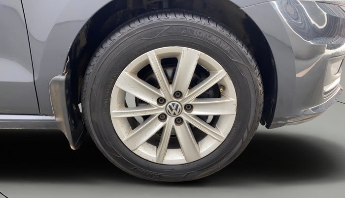 2016 Volkswagen Vento HIGHLINE PETROL AT, Petrol, Automatic, 1,21,165 km, Right Front Wheel