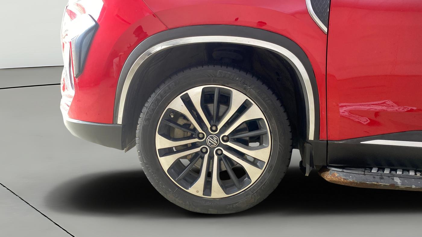 2022 MG HECTOR PLUS SHARP 1.5 PETROL TURBO HYBRID MT 6-STR, Petrol, Manual, 23,384 km, Left Front Wheel