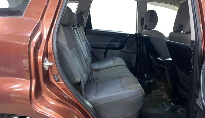 2018 Mahindra XUV500 W5, Diesel, Manual, 78,284 km, Right Side Rear Door Cabin