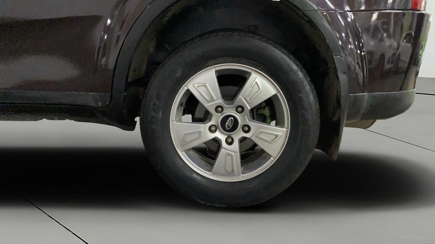2013 Mahindra XUV500 W8, Diesel, Manual, 76,418 km, Left Rear Wheel