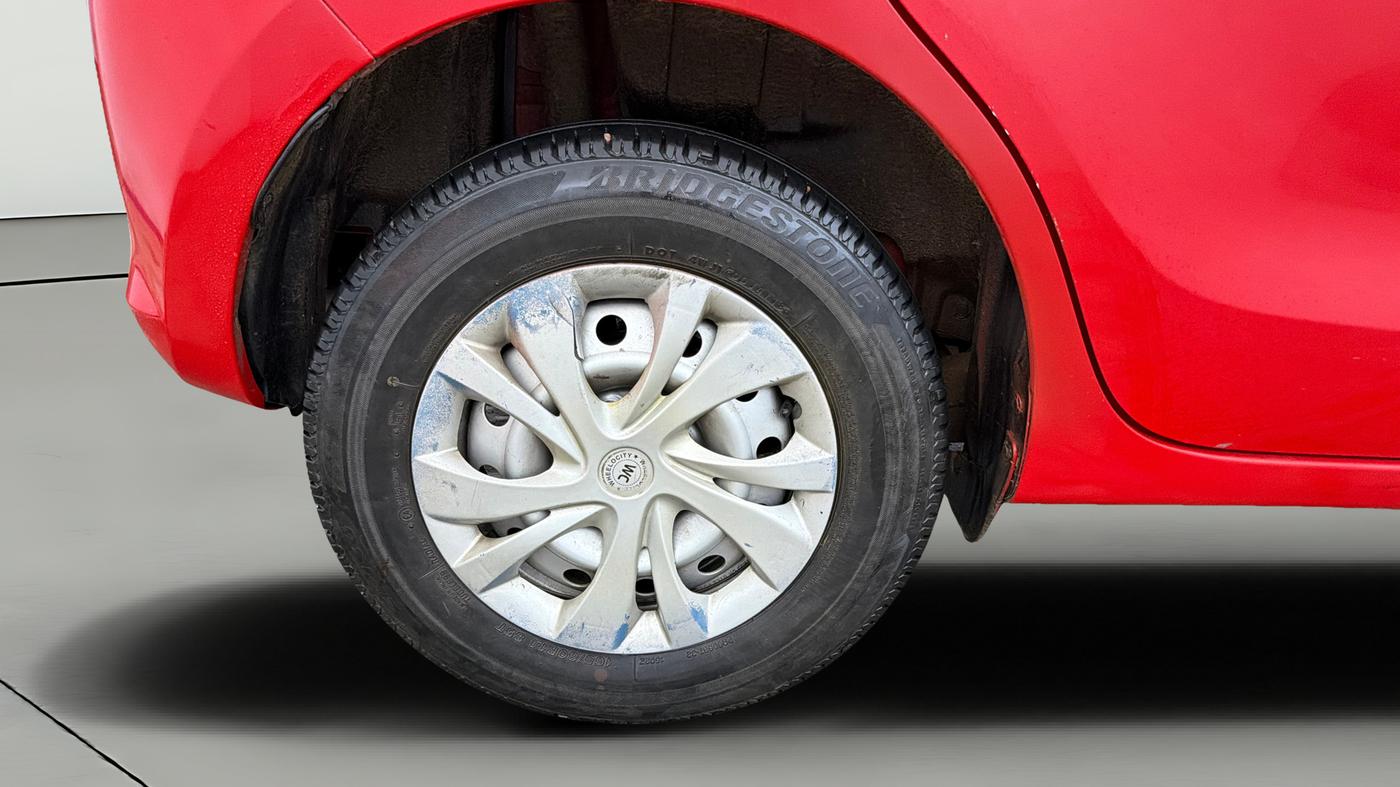 2018 Maruti Swift LXI, Petrol, Manual, 64,177 km, Right Rear Wheel