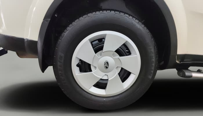 2014 Mahindra XUV500 W6, Diesel, Manual, 1,15,208 km, Right Rear Wheel