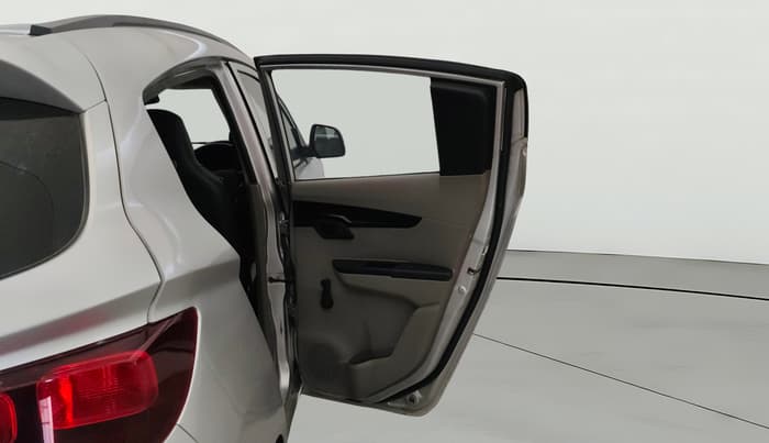 2016 Mahindra Kuv100 K2 6 STR, Petrol, Manual, 52,274 km, RHS Rear Door