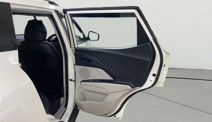 2022 Mahindra XUV300 W6 1.5 DIESEL AMT, Diesel, Automatic, 24,304 km, RHS Rear Door
