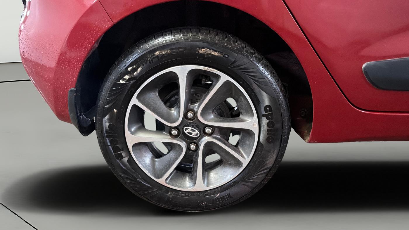 2018 Hyundai Grand i10 SPORTZ AT 1.2 KAPPA VTVT, Petrol, Automatic, 28,328 km, Right Rear Wheel