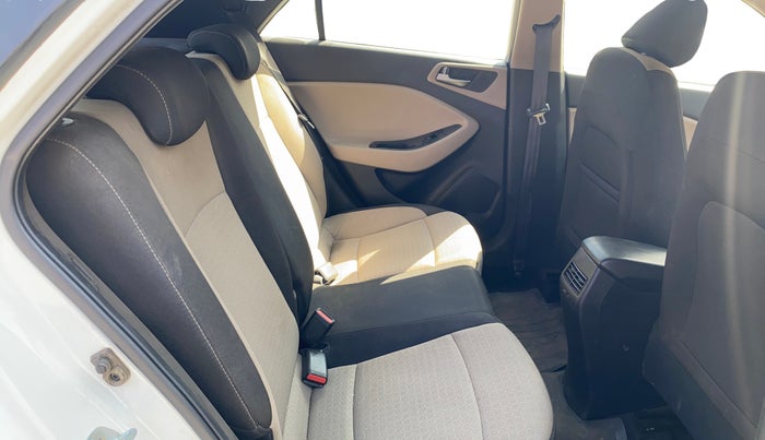 2015 Hyundai Elite i20 ASTA 1.2, Petrol, Manual, 27,730 km, Right Side Rear Door Cabin