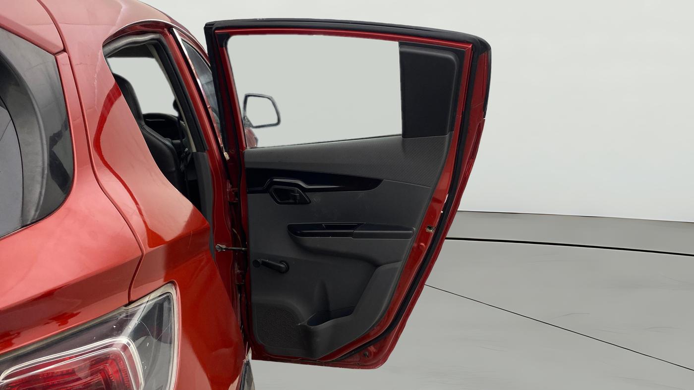 2018 Mahindra KUV 100 NXT K2 P 6 STR, Petrol, Manual, 55,096 km, RHS Rear Door