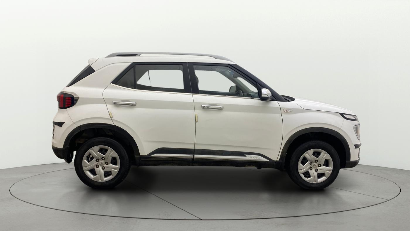 2022 Hyundai VENUE S 1.2, Petrol, Manual, 29,500 km, Right Side View