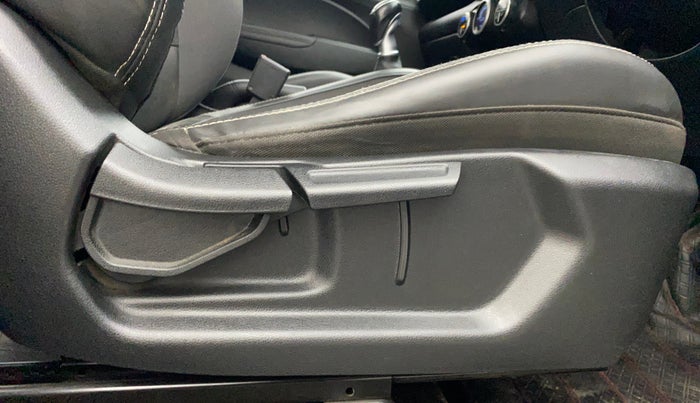 2019 Hyundai VENUE SX 1.0 (O) TURBO, Petrol, Manual, 55,739 km, Driver Side Door Panels Control