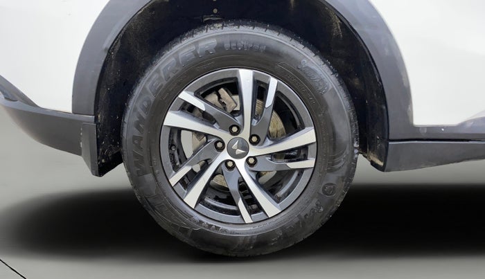 2023 Mahindra XUV700 AX 5 P MT 5 STR, Petrol, Manual, 26,910 km, Right Rear Wheel
