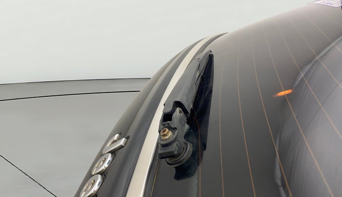 2018 Jeep Compass LONGITUDE (O) 2.0 DIESEL, Diesel, Manual, 1,45,715 km, Rear Wiper