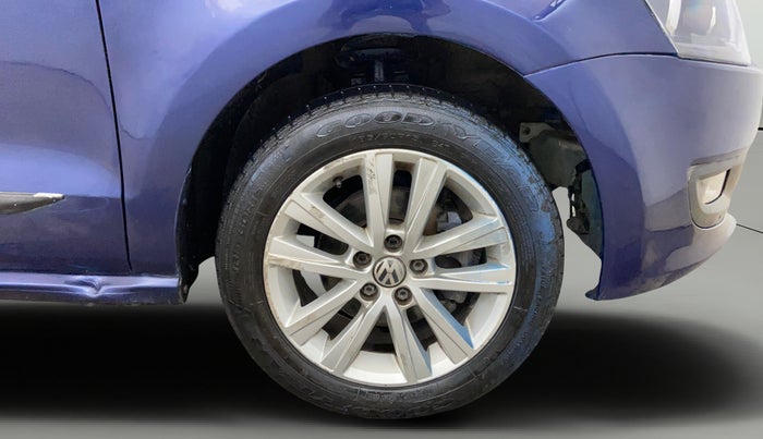 2014 Volkswagen Polo HIGHLINE1.2L, Petrol, Manual, 73,791 km, Right Front Wheel