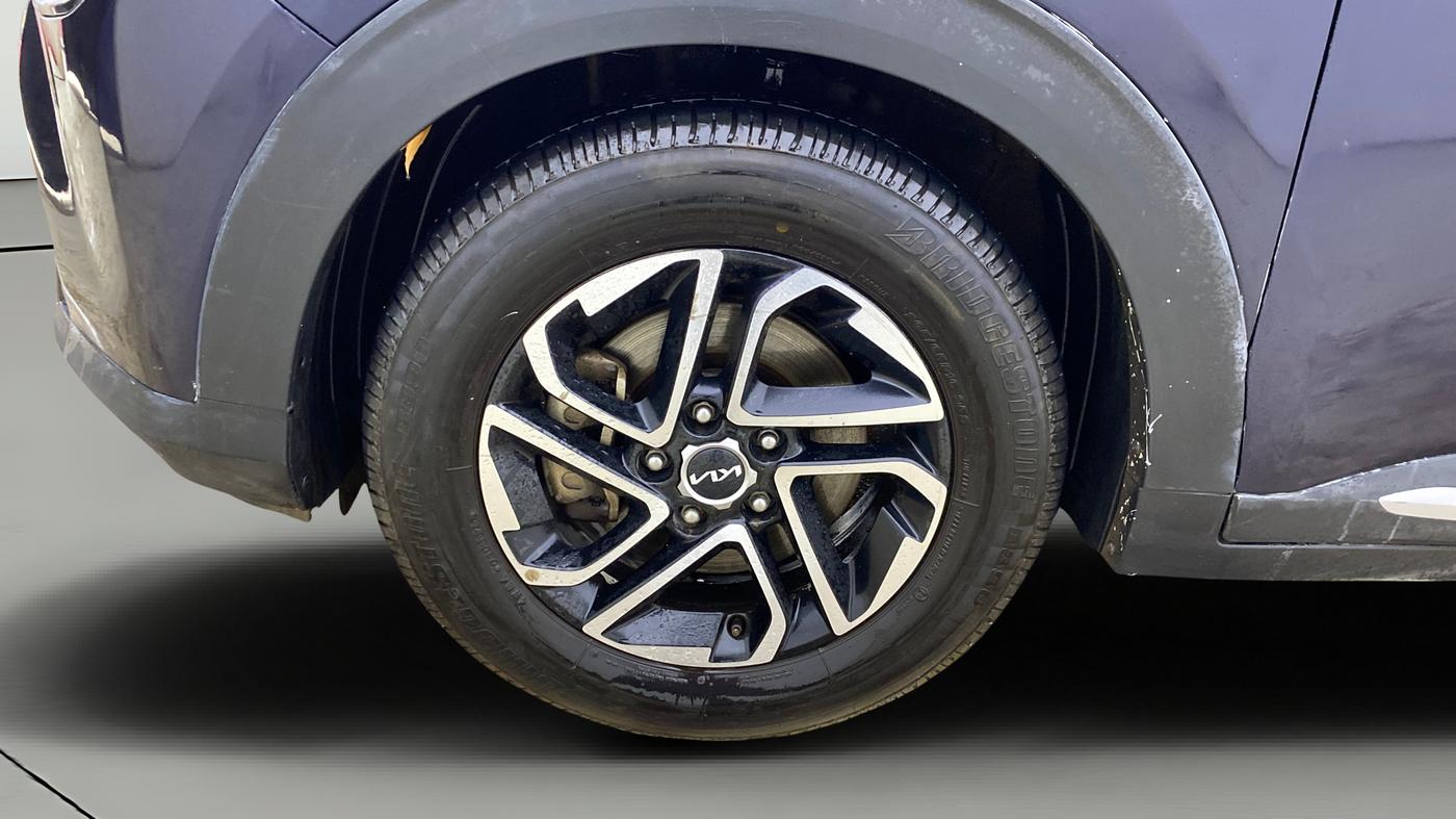 2022 KIA CARENS LUXURY 1.4 PETROL 7 STR, Petrol, Manual, 84,386 km, Left Front Wheel
