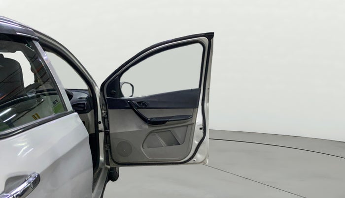 2018 Tata Tiago XM DIESEL, Diesel, Manual, 1,19,988 km, RHS Front Door