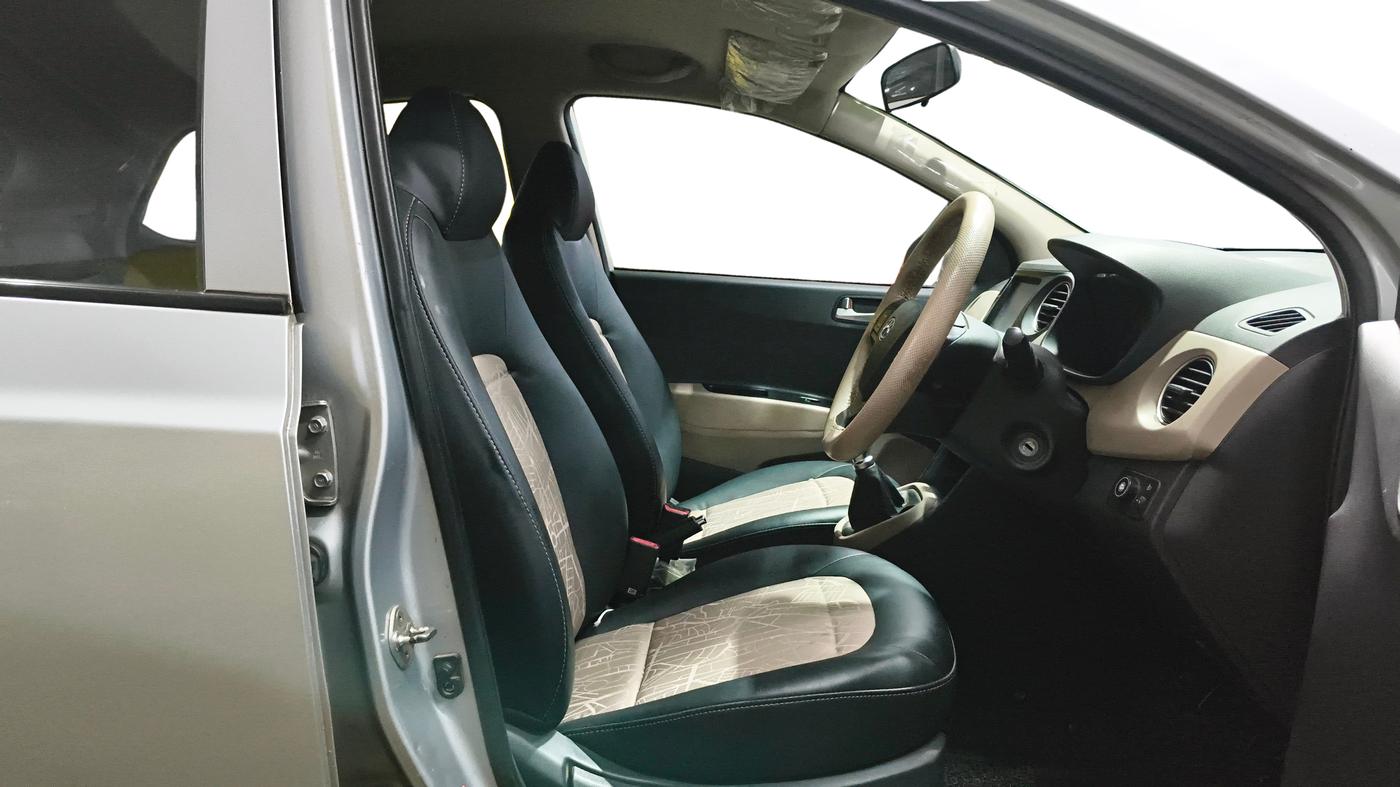 2019 Hyundai Grand i10 SPORTZ 1.2 KAPPA VTVT, CNG, Manual, 55,270 km, Right Side Front Door Cabin
