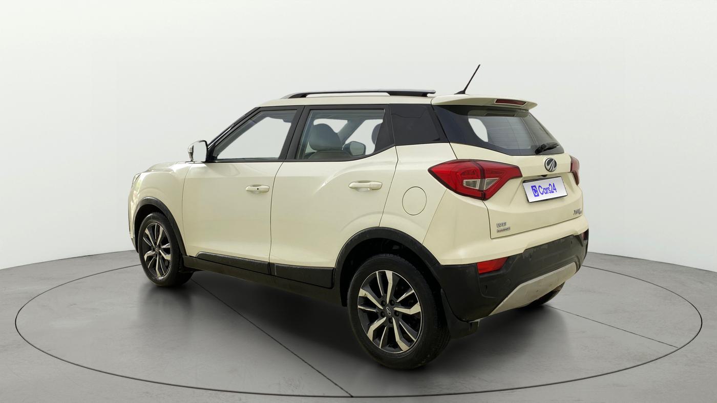 2019 Mahindra XUV300 W8 (O) 1.5 DIESEL AMT, Diesel, Automatic, 1,40,621 km, Left Back Diagonal