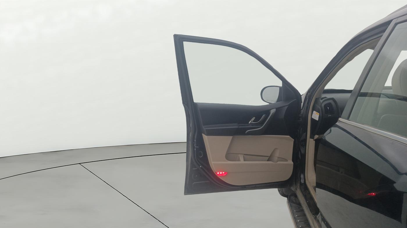2015 Mahindra XUV500 W10, Diesel, Manual, 69,066 km, LHS Front Door
