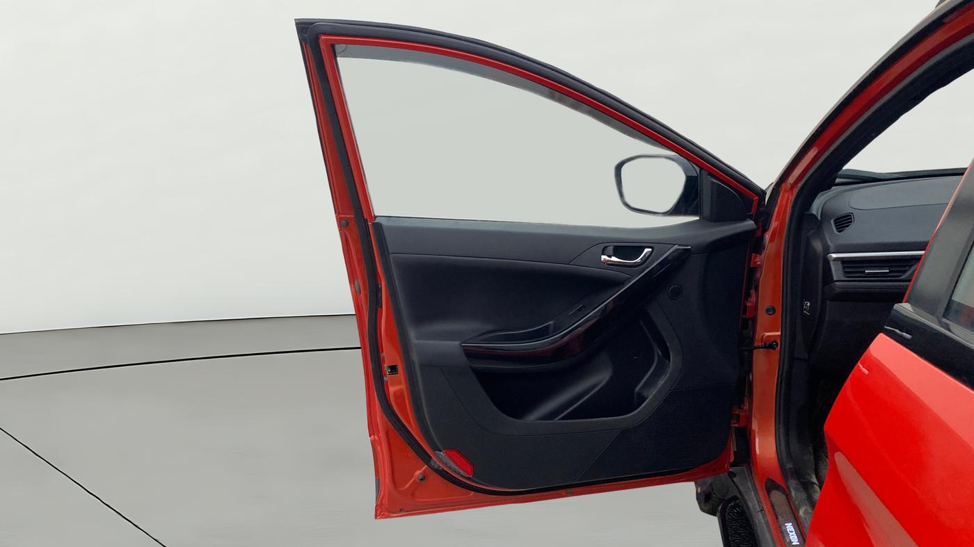 2024 Tata NEXON FEARLESS SUNROOF DUAL TONE 1.2 PETROL, Petrol, Manual, 5,972 km, LHS Front Door