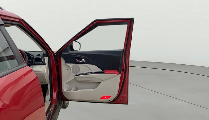 2019 Mahindra XUV300 W8 (O) 1.5 DIESEL AMT, Diesel, Automatic, 64,912 km, RHS Front Door