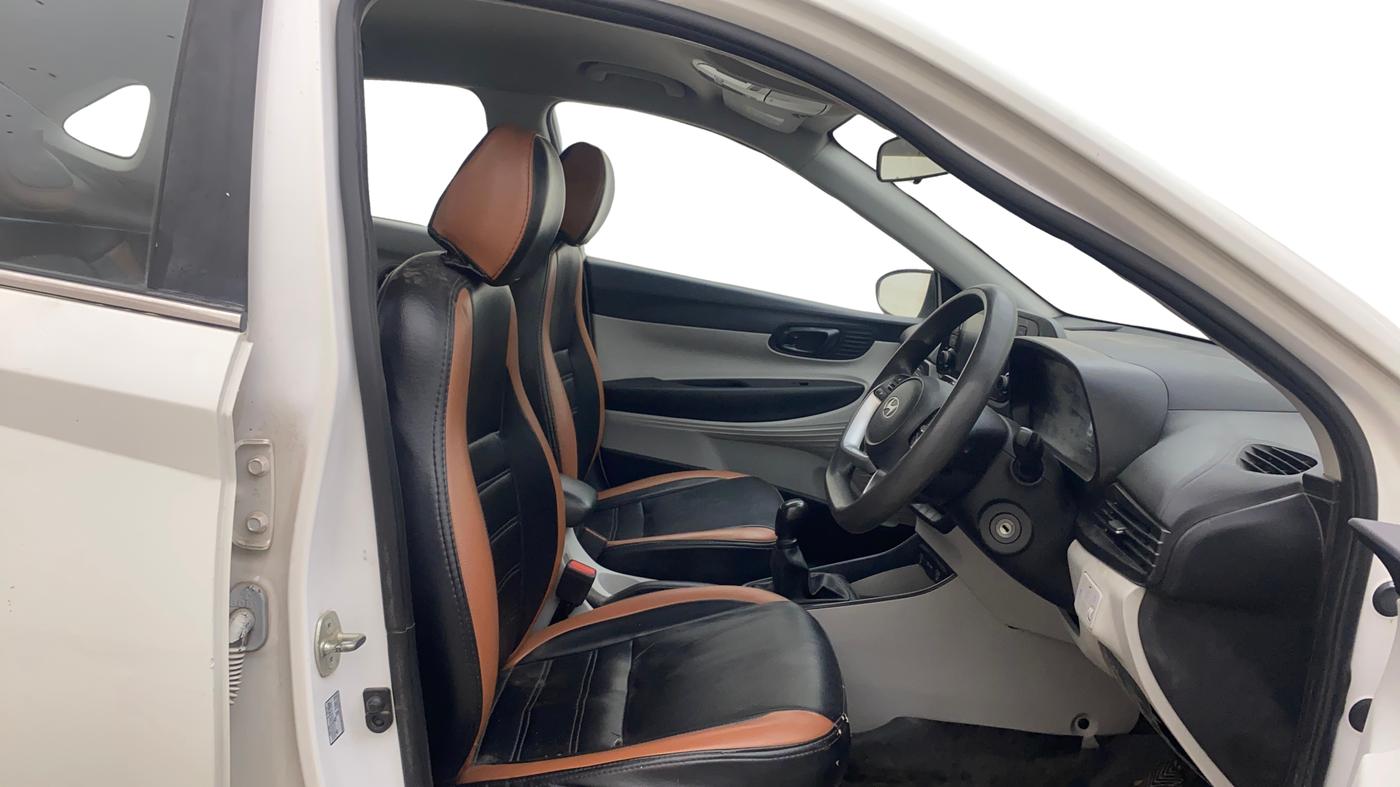 2023 Hyundai NEW I20 SPORTZ 1.2 MT, Petrol, Manual, 26,355 km, Right Side Front Door Cabin