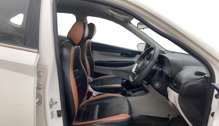 2023 Hyundai NEW I20 SPORTZ 1.2 MT, Petrol, Manual, 26,357 km, Right Side Front Door Cabin