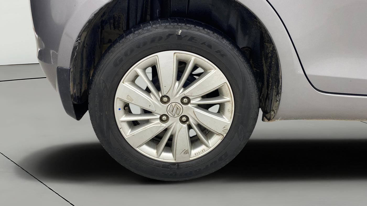 2015 Maruti Swift ZXI, Petrol, Manual, 54,581 km, Right Rear Wheel