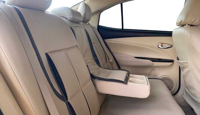 2018 Toyota YARIS V CVT, Petrol, Automatic, 59,425 km, Right Side Rear Door Cabin