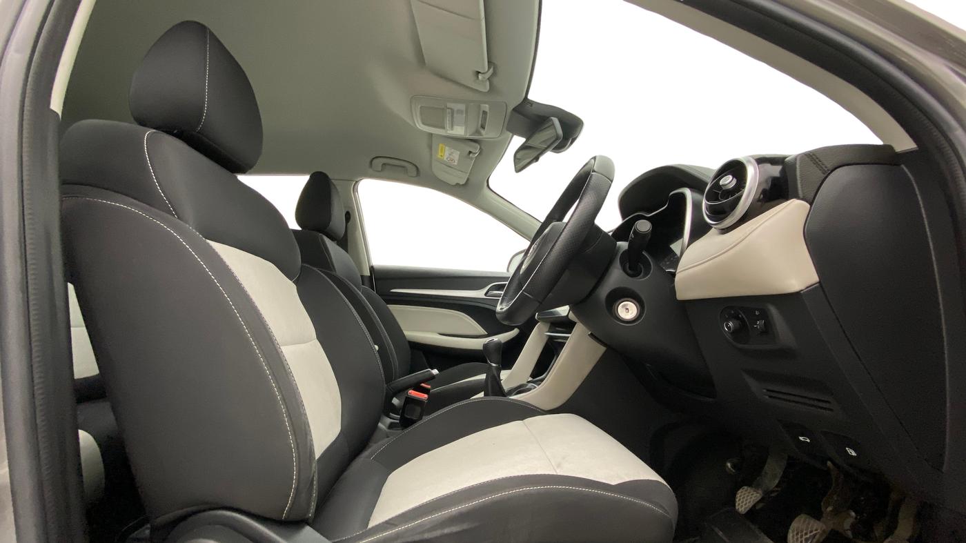 2022 MG ASTOR SUPER EX 1.5 MT, Petrol, Manual, 71,357 km, Right Side Front Door Cabin