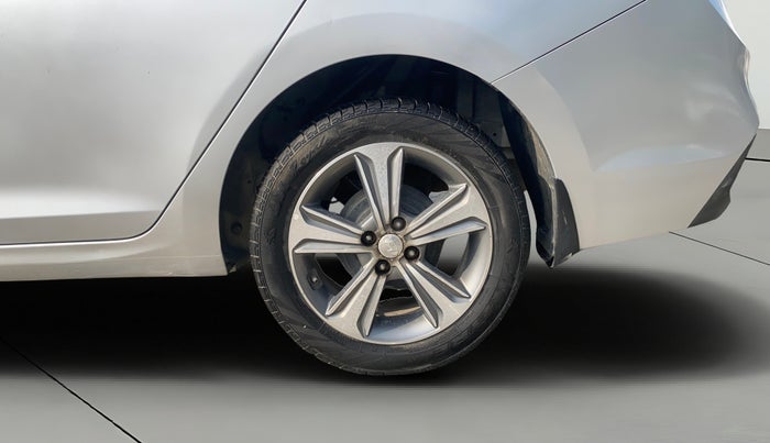 2018 Hyundai Verna 1.6 SX (O) CRDI MT, Diesel, Manual, 68,211 km, Left Rear Wheel