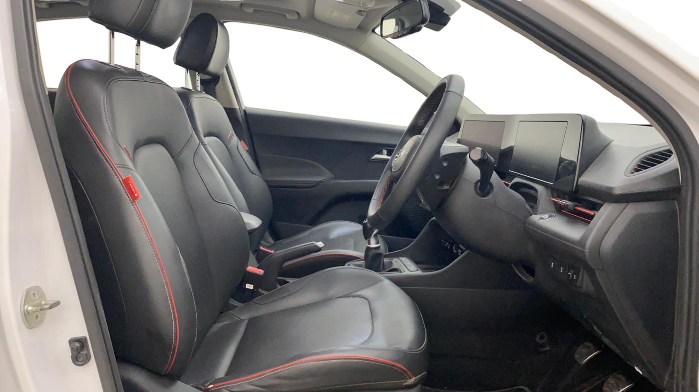 2023 Hyundai Verna SX (O) 1.5 TURBO PETROL MT, Petrol, Manual, 13,596 km, Right Side Front Door Cabin