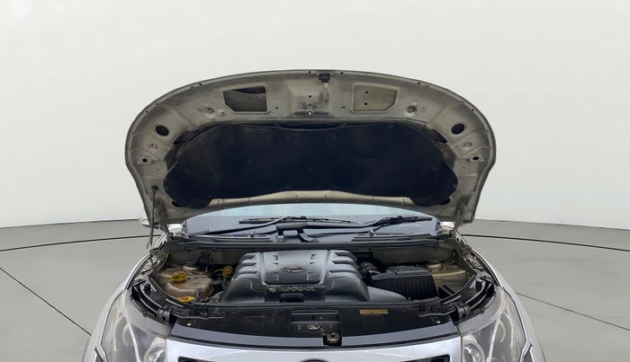 2015 Mahindra XUV500 W8, Diesel, Manual, 1,05,261 km, Open Bonet