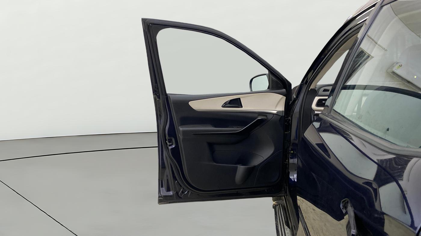 2023 Mahindra XUV700 AX 5 P AT 5 STR, Petrol, Automatic, 13,423 km, LHS Front Door