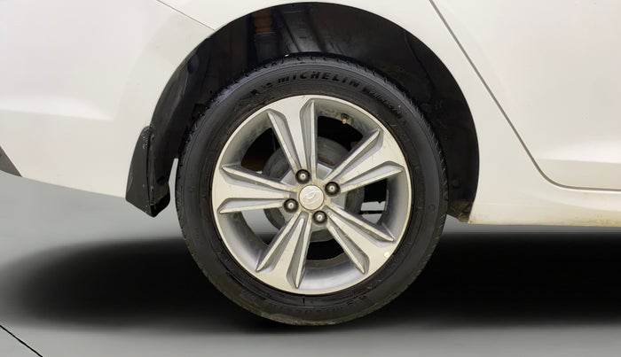 2017 Hyundai Verna 1.6 VTVT SX (O) AT, Petrol, Automatic, 71,150 km, Right Rear Wheel