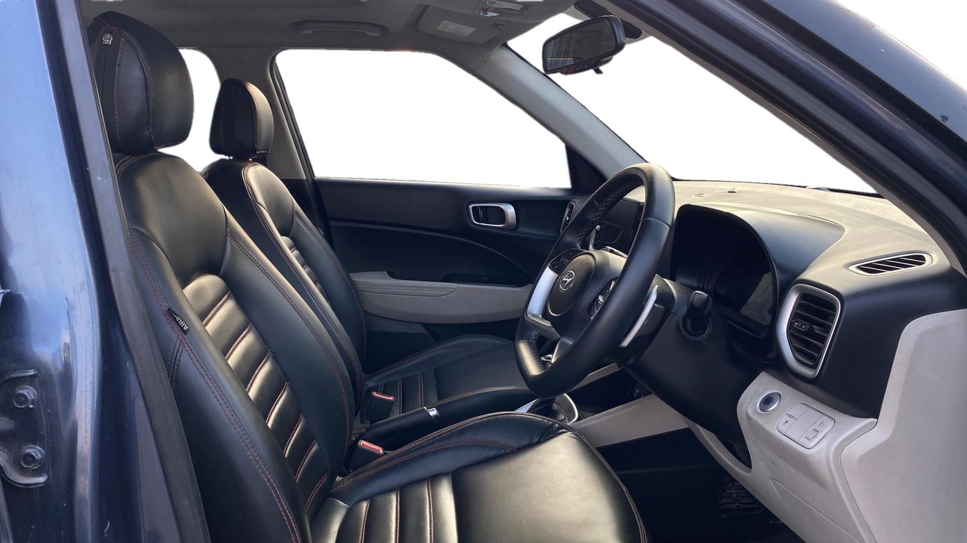 2022 Hyundai VENUE SX (O) 1.0 TURBO DCT, Petrol, Automatic, 49,798 km, Right Side Front Door Cabin