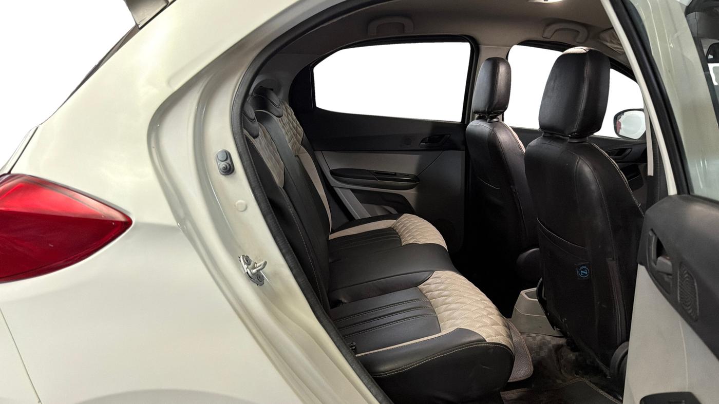 2023 Tata Tiago XM CNG, CNG, Manual, 52,858 km, Right Side Rear Door Cabin