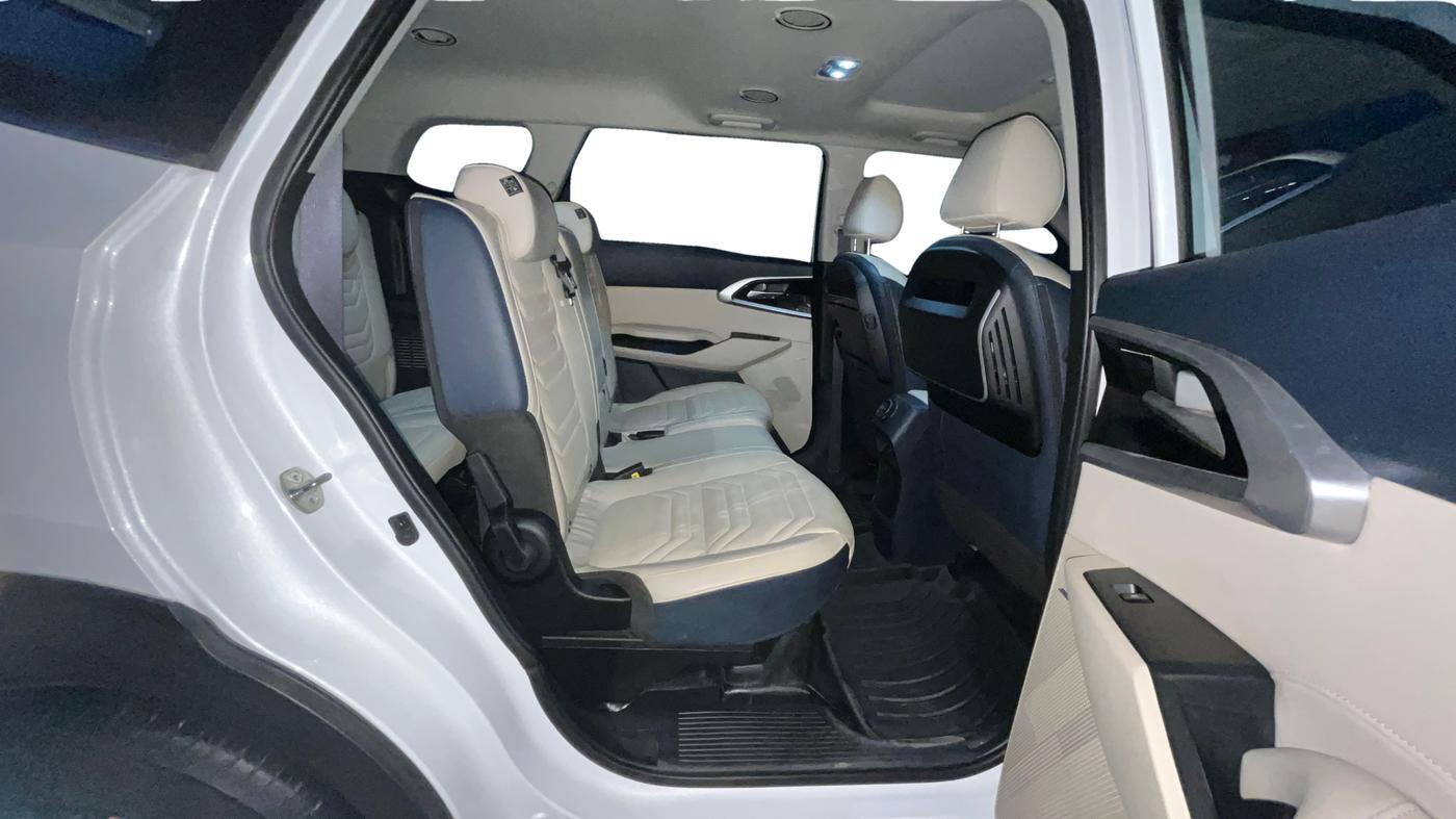 2023 KIA CARENS LUXURY PLUS 1.5 TURBO PETROL DCT 7 STR, Petrol, Automatic, 13,722 km, Right Side Rear Door Cabin