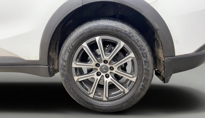 2021 Mahindra XUV700 AX 7 LUXURY D AT 7 STR, Diesel, Automatic, 92,703 km, Left Rear Wheel