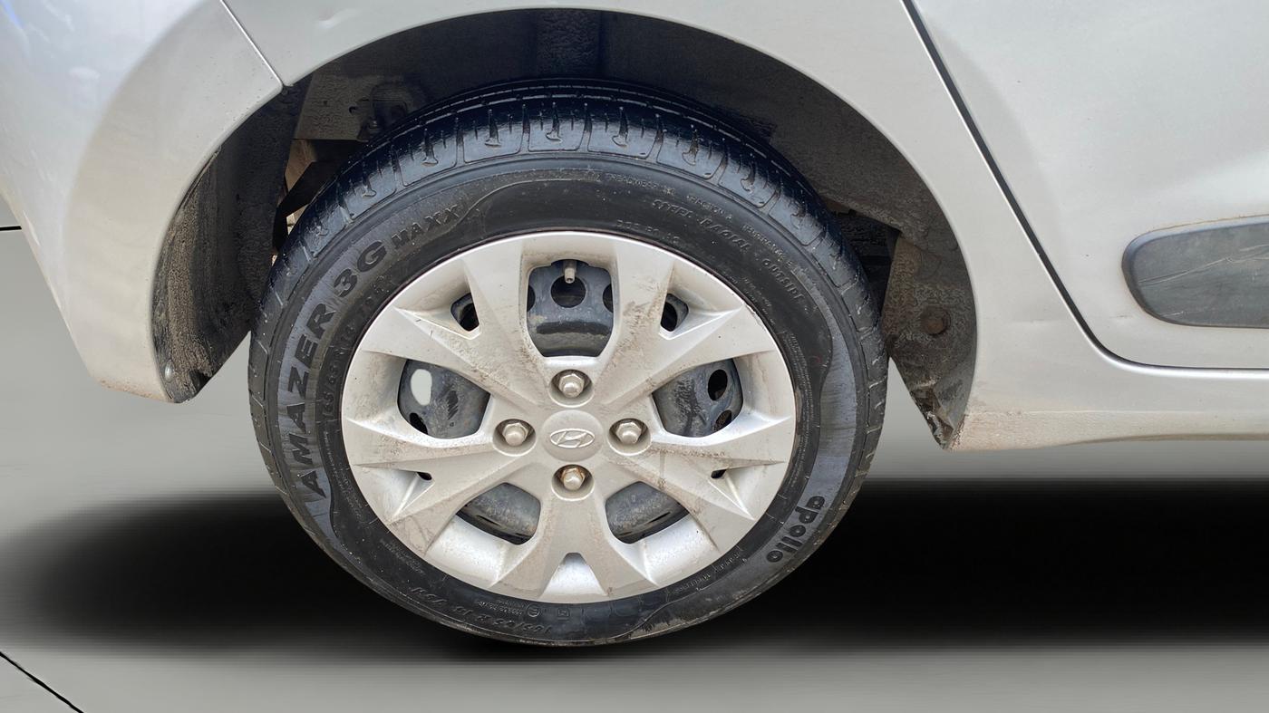 2015 Hyundai Grand i10 SPORTZ 1.2 KAPPA VTVT, Petrol, Manual, 28,213 km, Right Rear Wheel