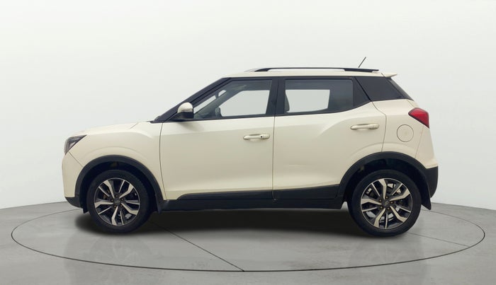 2019 Mahindra XUV300 W8 (O) 1.5 DIESEL AMT, Diesel, Automatic, 1,23,093 km, Left Side