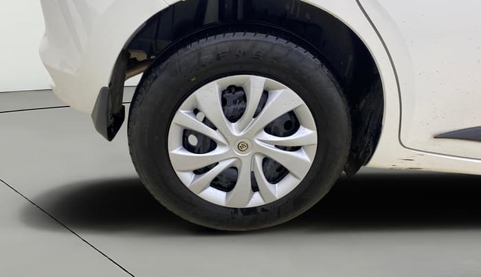 2025 Maruti Swift VXi, Petrol, Manual, 35,490 km, Right Rear Wheel