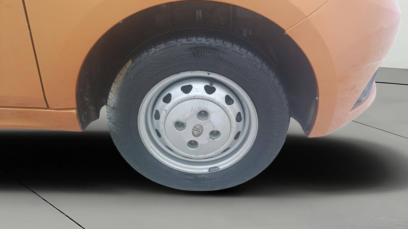 2017 Tata Tiago XM PETROL, Petrol, Manual, 1,07,113 km, Right Front Wheel