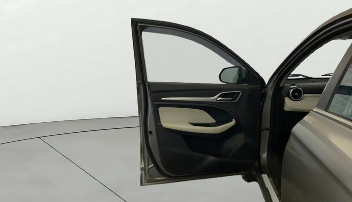 2024 MG ASTOR Sprint 1.5 MT (Ivory), Petrol, Manual, 24,544 km, LHS Front Door