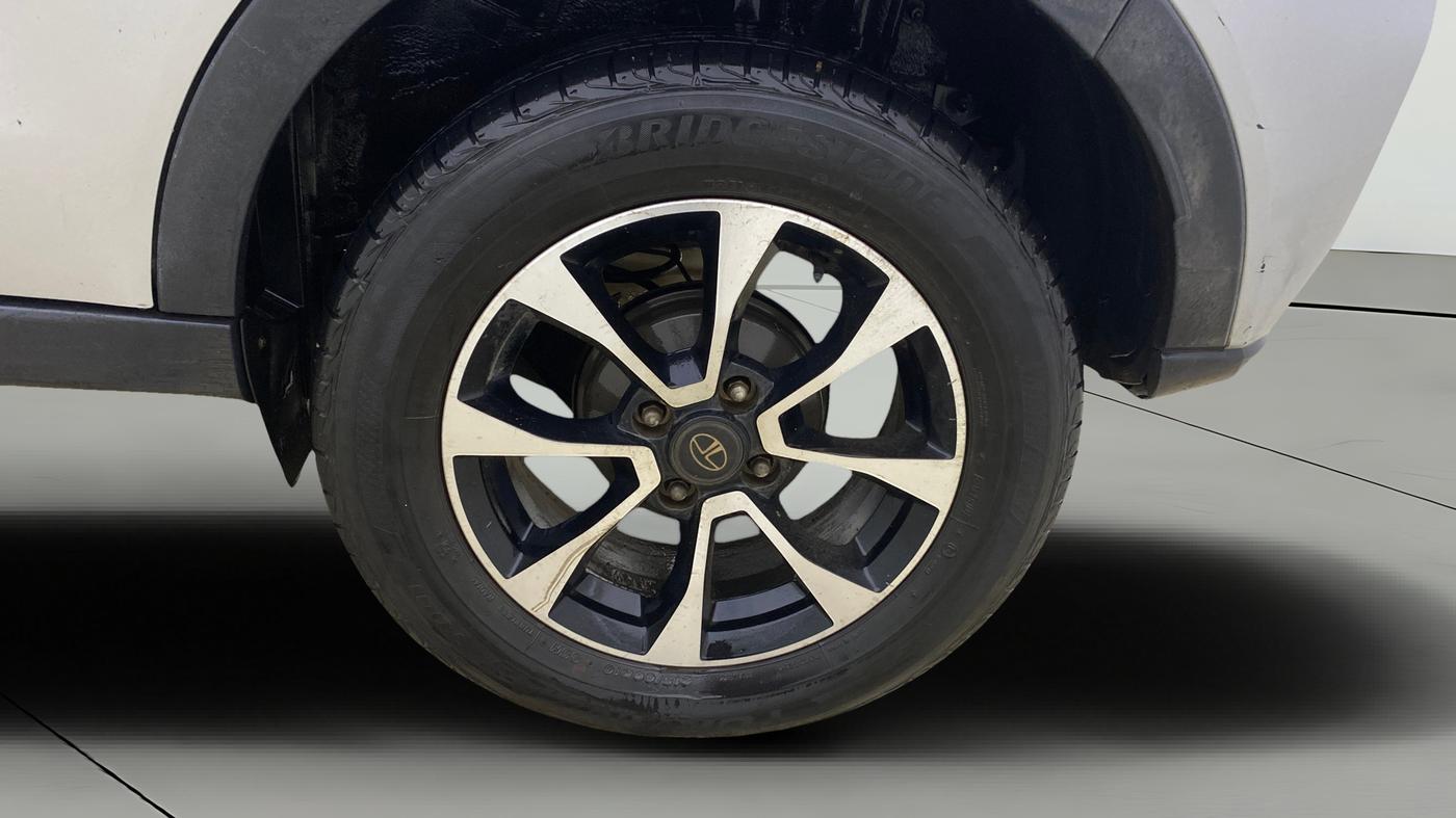 2020 Tata NEXON XZA PLUS PETROL, Petrol, Automatic, 1,27,344 km, Left Rear Wheel