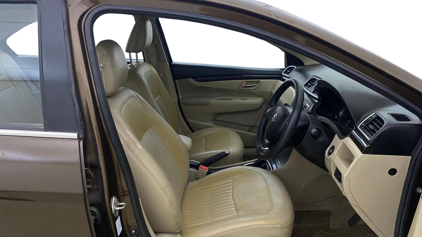 2016 Maruti Ciaz ZXI AT, Petrol, Automatic, 35,276 km, Right Side Front Door Cabin