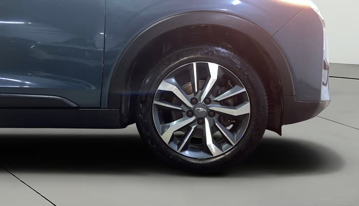 2021 Mahindra XUV300 W8 (O) 1.2 PETROL AMT, Petrol, Automatic, 91,580 km, Right Front Wheel