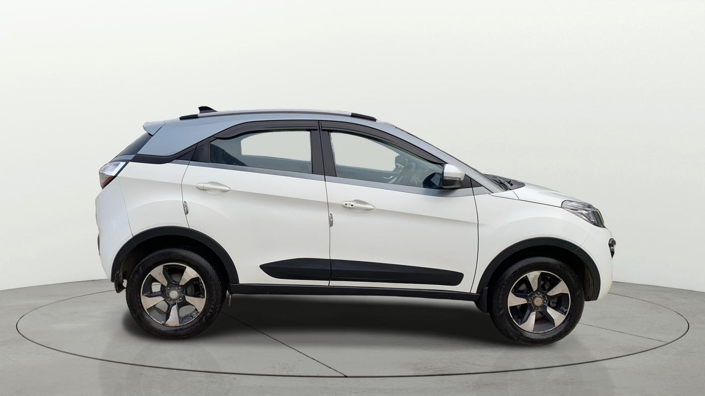 2018 Tata NEXON XZ PLUS PETROL DUAL TONE, Petrol, Manual, 86,988 km, Right Side View