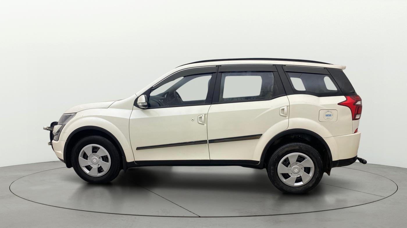 2021 Mahindra XUV500 W7 AT, Diesel, Automatic, 1,25,597 km, Left Side