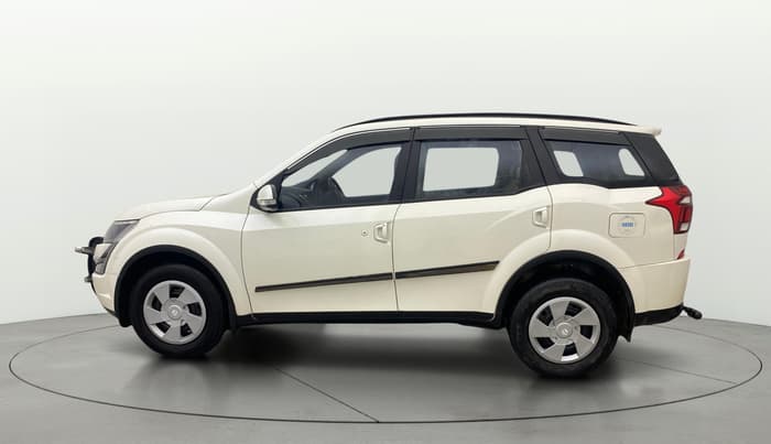 2021 Mahindra XUV500 W7 AT, Diesel, Automatic, 1,25,597 km, Left Side