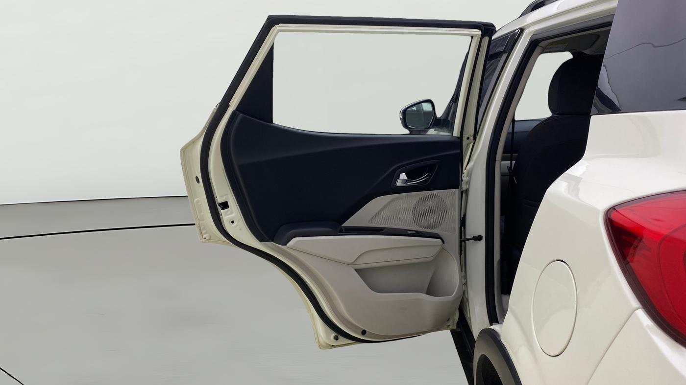 2022 Mahindra XUV300 W8 1.2 PETROL, Petrol, Manual, 62,411 km, LHS Rear Door