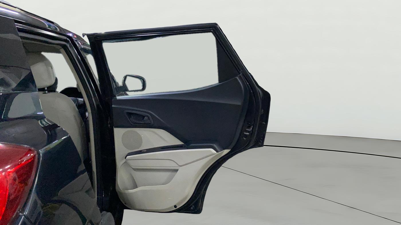 2022 Mahindra XUV300 W4 1.2 PETROL, Petrol, Manual, 80,828 km, RHS Rear Door